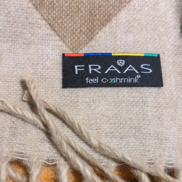 Fraas Exploded Zig Zag Cashmink Chevron Pattern Scarf NWT - Picture 7 of 9